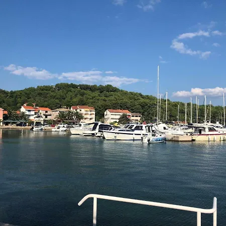 Kolovare Beachfront Апартаменты *