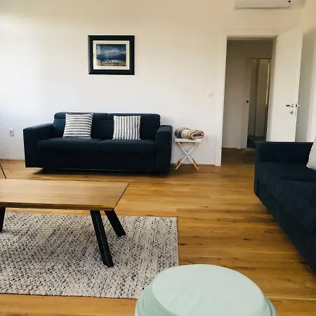 Kolovare Beachfront Апартаменты *