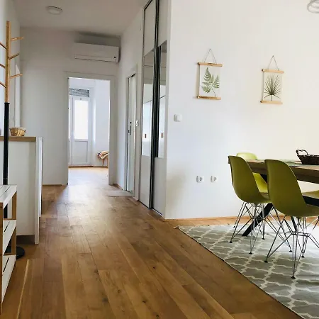 Апартаменты Kolovare Beachfront *